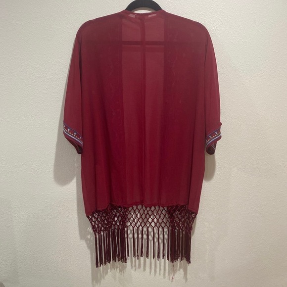 Umgee burgandy embroidered kimono top with fringe  small - Picture 5 of 5